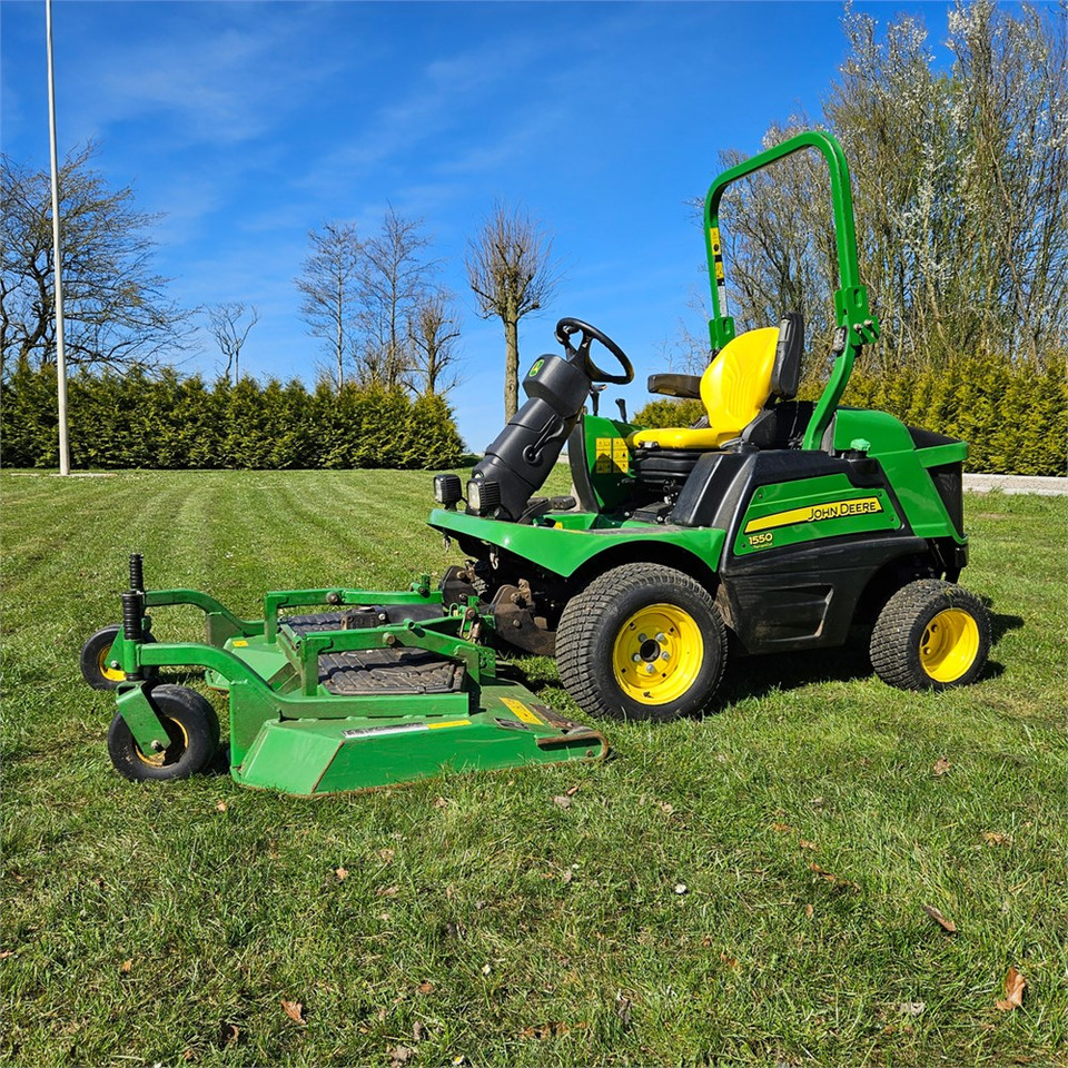 John Deere 1550 TerrainCut - Vejapjovė: foto 3 John Deere 1550 TerrainCut - Vejapjovė: foto 3