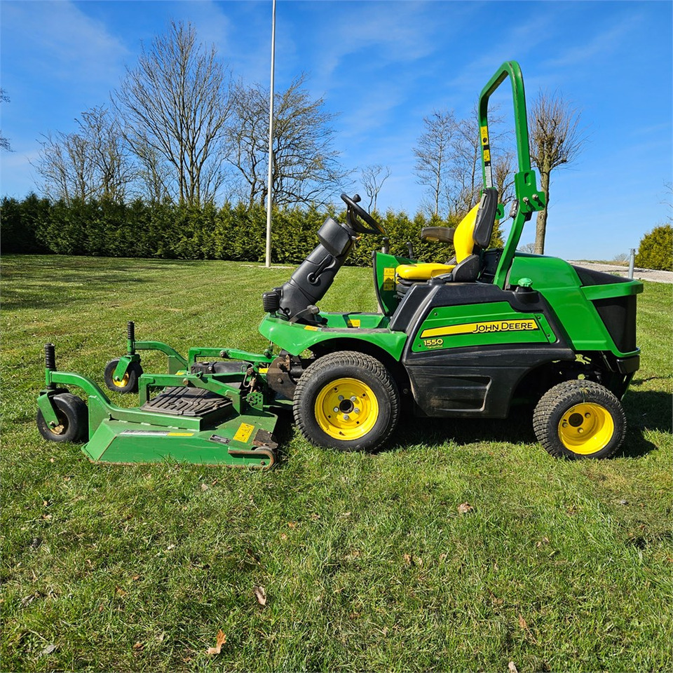 John Deere 1550 TerrainCut - Vejapjovė: foto 4 John Deere 1550 TerrainCut - Vejapjovė: foto 4