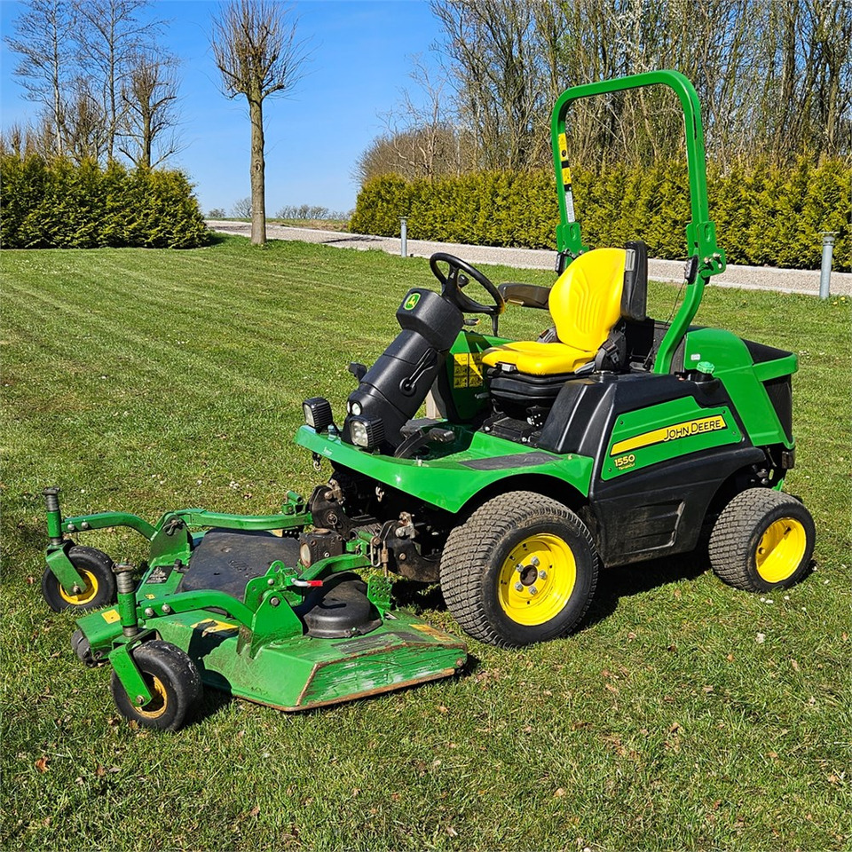 John Deere 1550 TerrainCut - Vejapjovė: foto 1 John Deere 1550 TerrainCut - Vejapjovė: foto 1