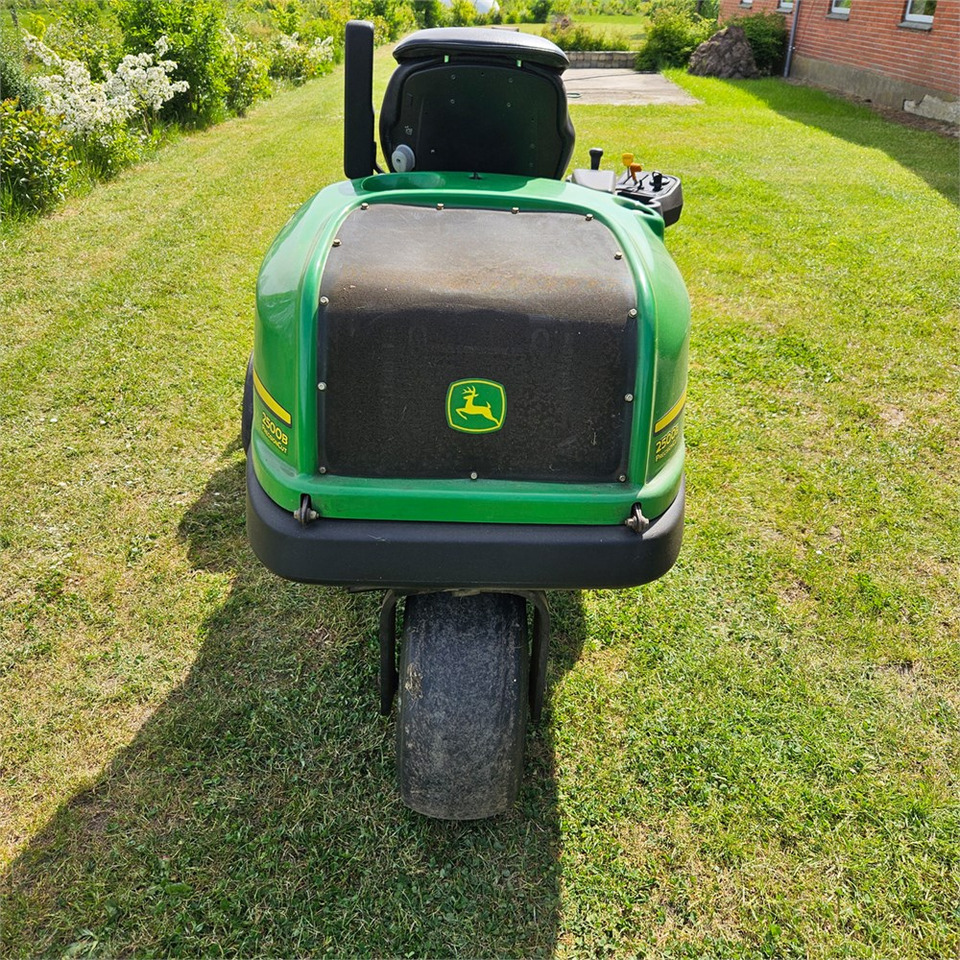 John Deere 2500B PrecisionCut - Vejapjovė: foto 5 John Deere 2500B PrecisionCut - Vejapjovė: foto 5