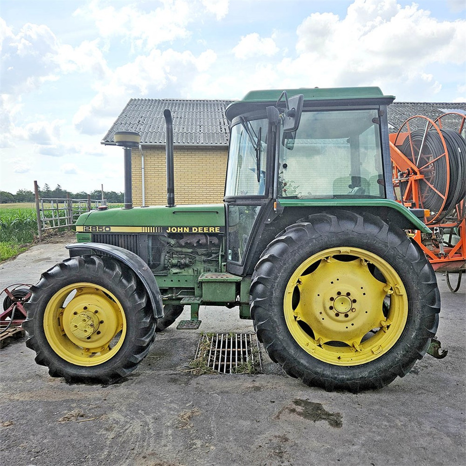 John Deere 2850 MFWD - Traktorius: foto 5 John Deere 2850 MFWD - Traktorius: foto 5