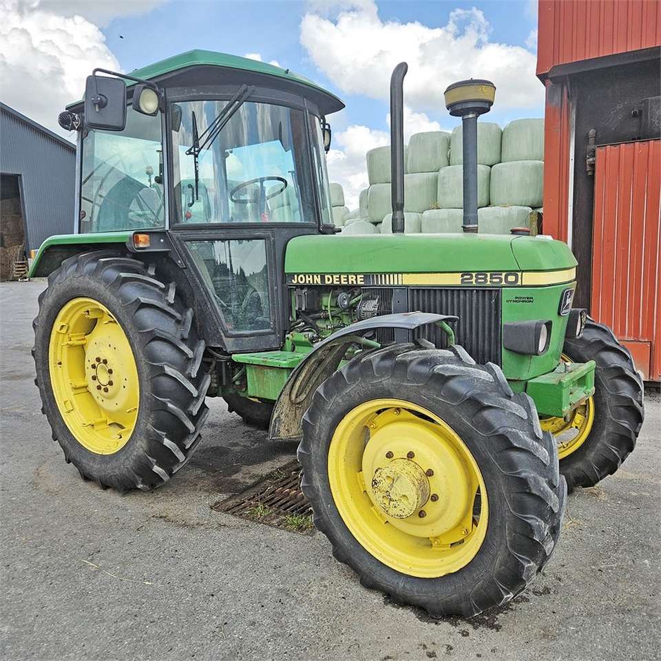 John Deere 2850 MFWD - Traktorius: foto 1 John Deere 2850 MFWD - Traktorius: foto 1