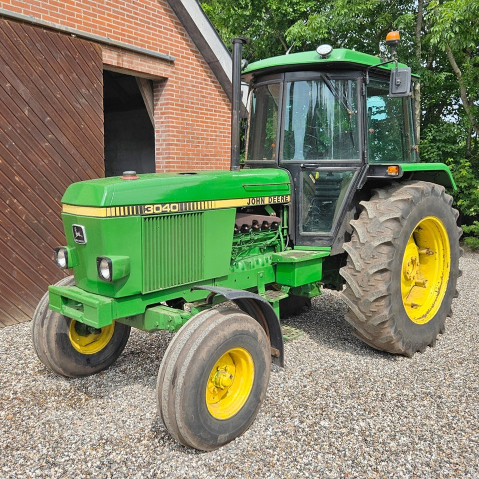 John Deere 3040 - Traktorius: foto 1 John Deere 3040 - Traktorius: foto 1