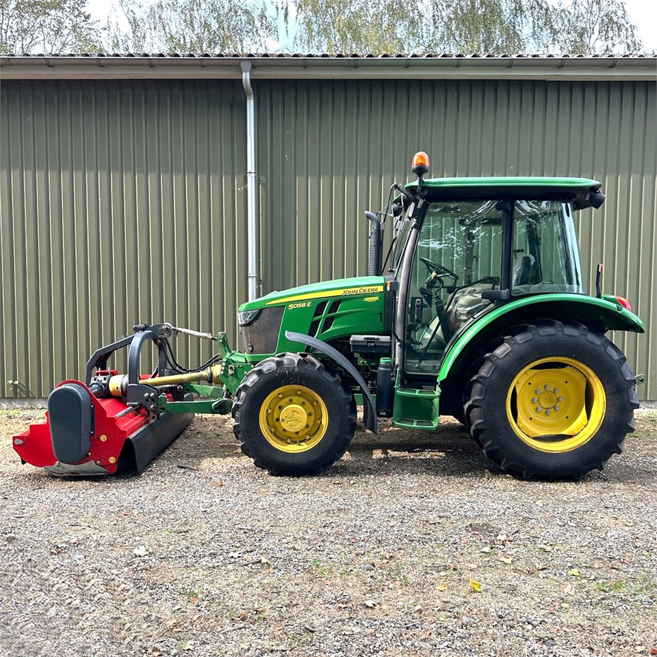 John Deere 5058 E - Traktorius: foto 4 John Deere 5058 E - Traktorius: foto 4