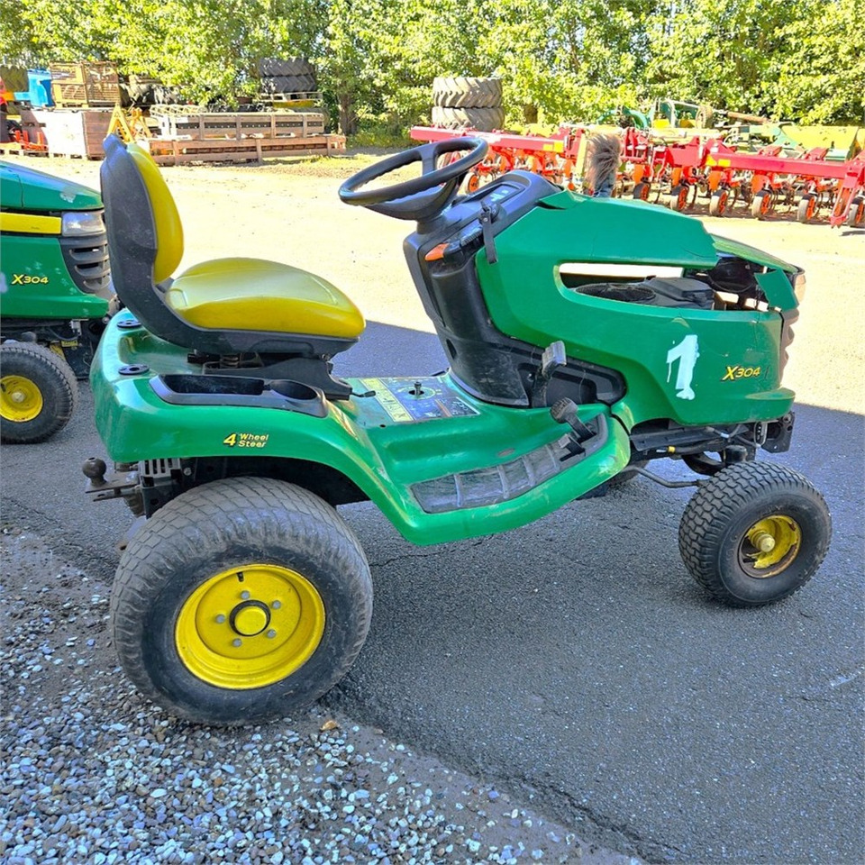 John Deere X304 - Vejapjovė: foto 3 John Deere X304 - Vejapjovė: foto 3