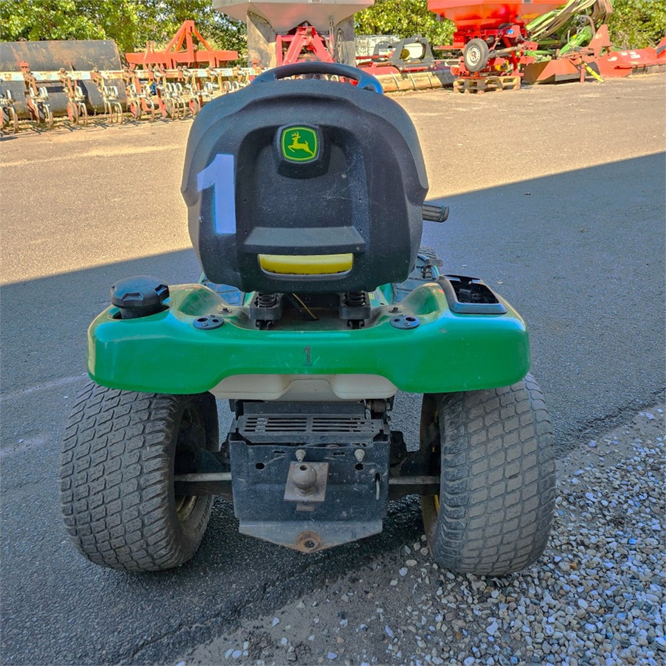John Deere X304 - Vejapjovė: foto 4 John Deere X304 - Vejapjovė: foto 4