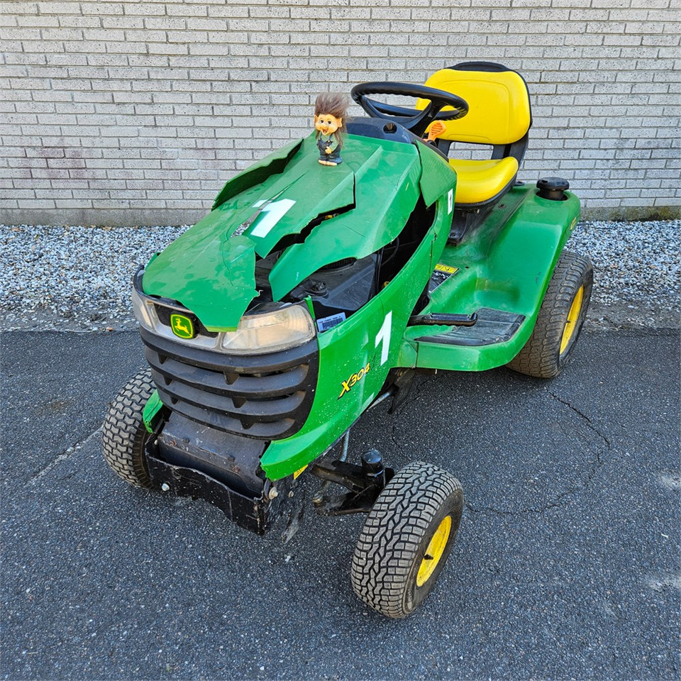 John Deere X304 - Vejapjovė: foto 2 John Deere X304 - Vejapjovė: foto 2