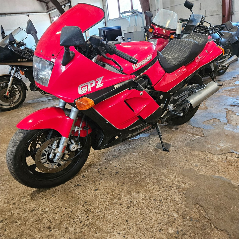 Kawasaki GPZ 1000 RX - Motociklas: foto 1 Kawasaki GPZ 1000 RX - Motociklas: foto 1
