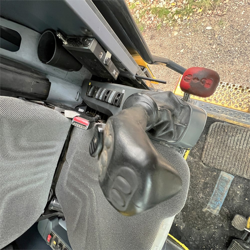 Ratinis ekskavatorius Komatsu PW148-10: foto 40