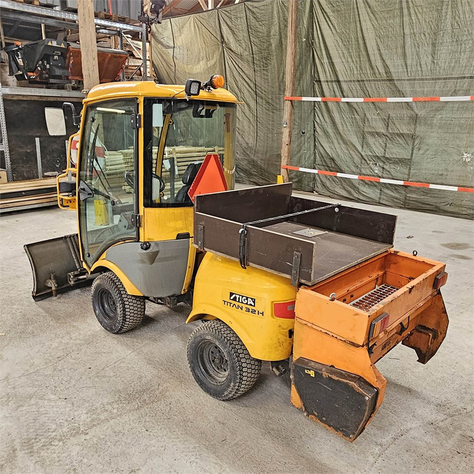 Stiga TITAN 32H - Komunalinė/ Specializuota technika: foto 4 Stiga TITAN 32H - Komunalinė/ Specializuota technika: foto 4