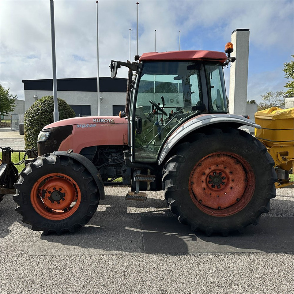 Kubota M 9540 2/4 WD - Traktorius: foto 4 Kubota M 9540 2/4 WD - Traktorius: foto 4