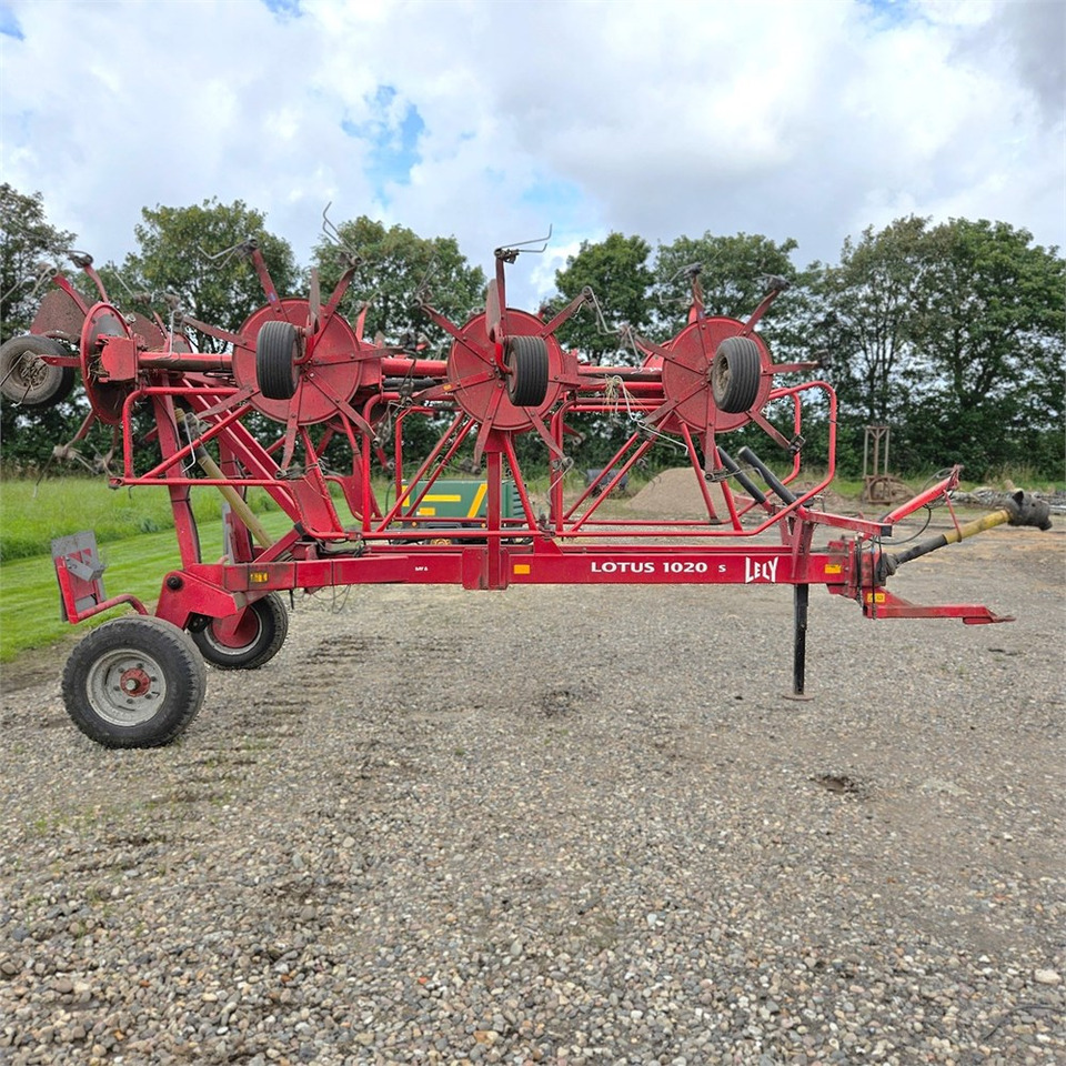 LELY Lotus 1020 s - Pašarų tvarkymo technika: foto 2 LELY Lotus 1020 s - Pašarų tvarkymo technika: foto 2