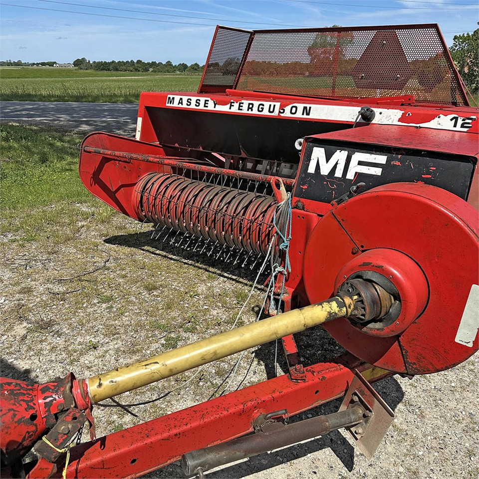 Massey Ferguson MF128 - Pašarų tvarkymo technika: foto 2 Massey Ferguson MF128 - Pašarų tvarkymo technika: foto 2