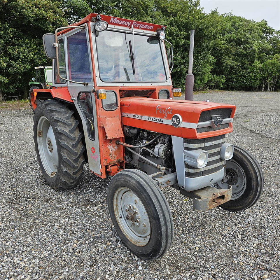 Massey Ferguson MF135 - Traktorius: foto 1 Massey Ferguson MF135 - Traktorius: foto 1