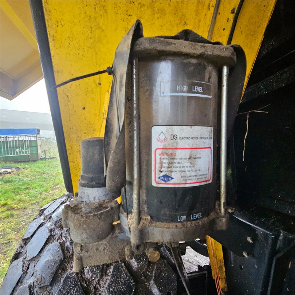 Pašarų tvarkymo technika New Holland BB9090: foto 36