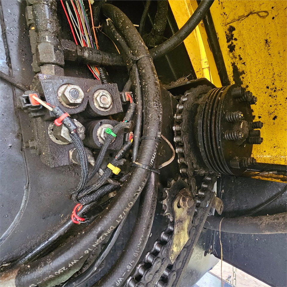 Pašarų tvarkymo technika New Holland BB9090: foto 34