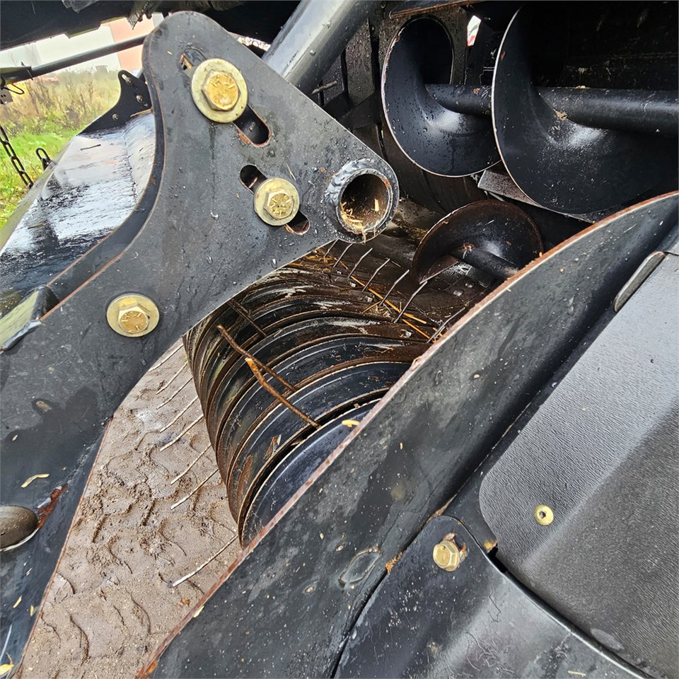 Pašarų tvarkymo technika New Holland BB9090: foto 29