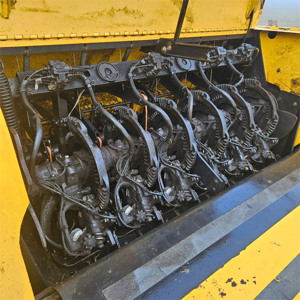 Pašarų tvarkymo technika New Holland BB9090: foto 19