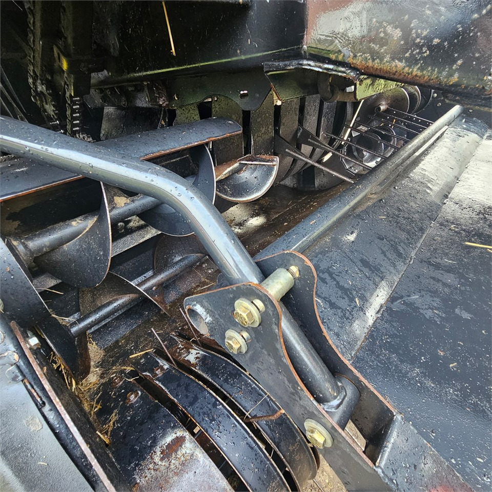 Pašarų tvarkymo technika New Holland BB9090: foto 17