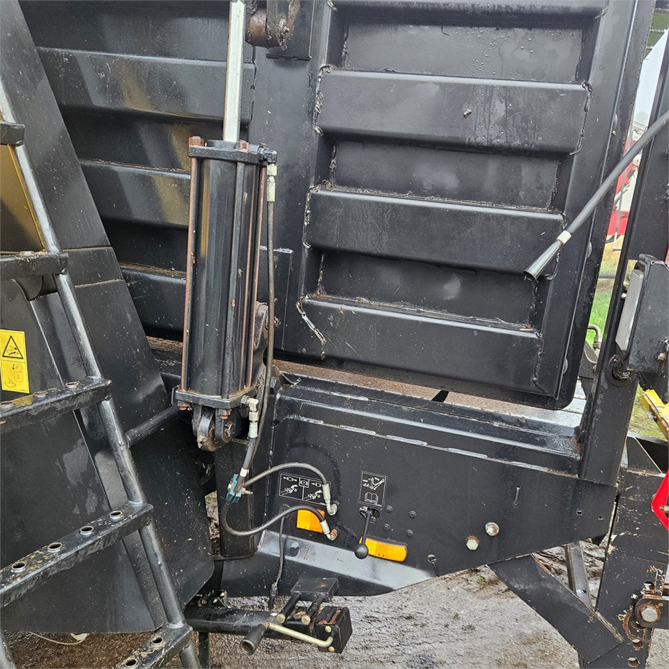 Pašarų tvarkymo technika New Holland BB9090: foto 21