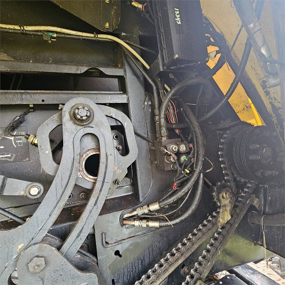 Pašarų tvarkymo technika New Holland BB9090: foto 32