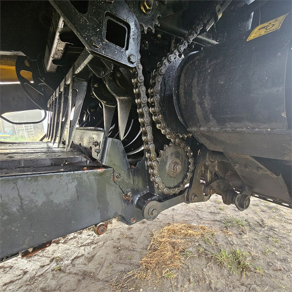 Pašarų tvarkymo technika New Holland BB9090: foto 18