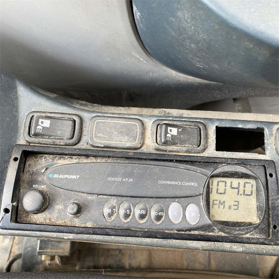 Vikšrinis ekskavatorius New Holland E 265 B: foto 13
