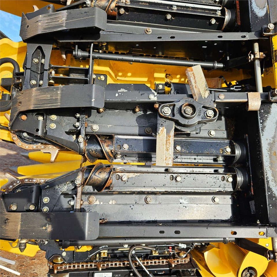 Kombainas New Holland F8: foto 9