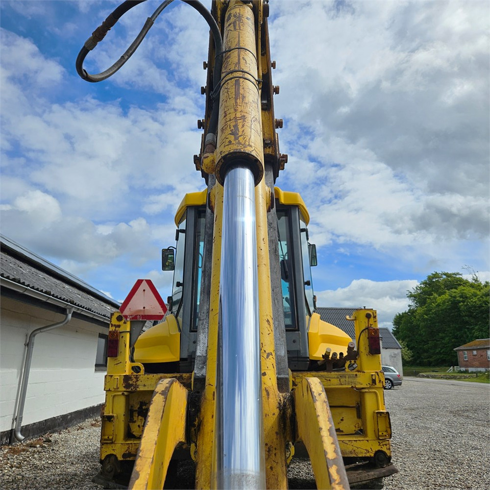 Ekskavatorius-krautuvas New Holland LB115-4PS: foto 31