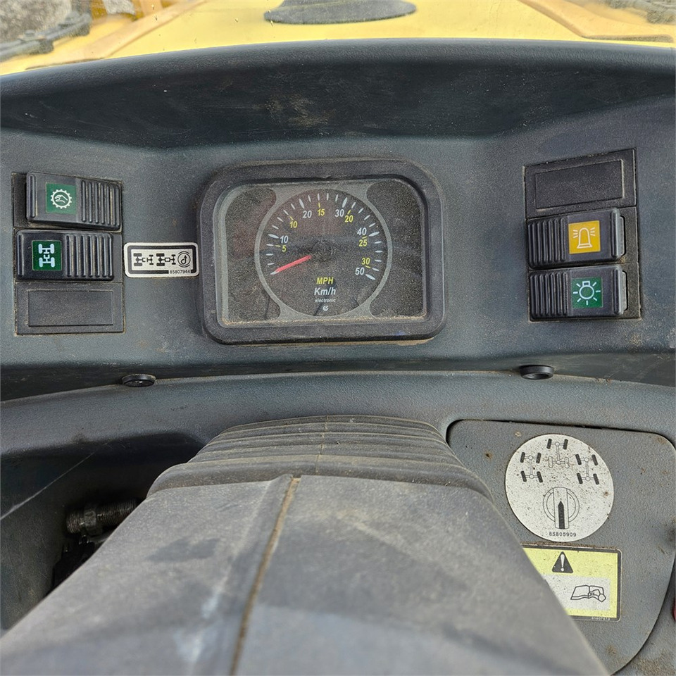 Ekskavatorius-krautuvas New Holland LB115-4PS: foto 19