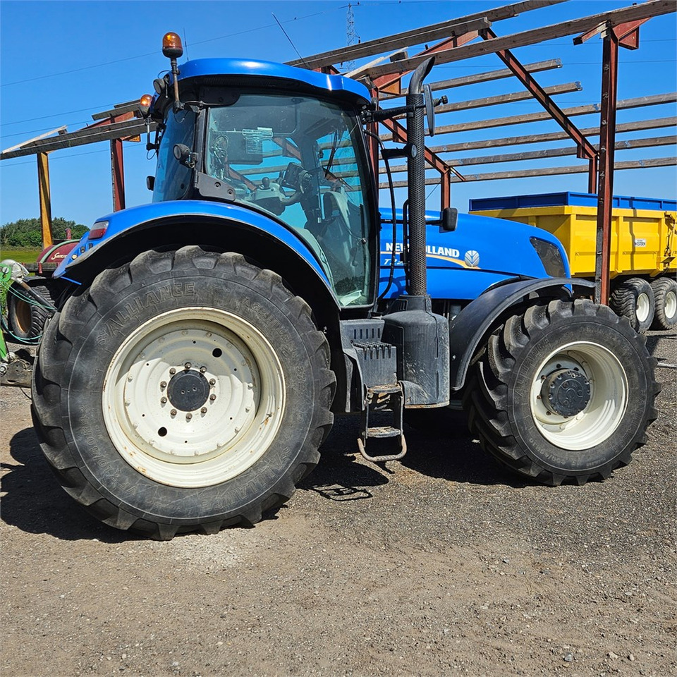 New Holland T7.235 Power Command - Traktorius: foto 3 New Holland T7.235 Power Command - Traktorius: foto 3