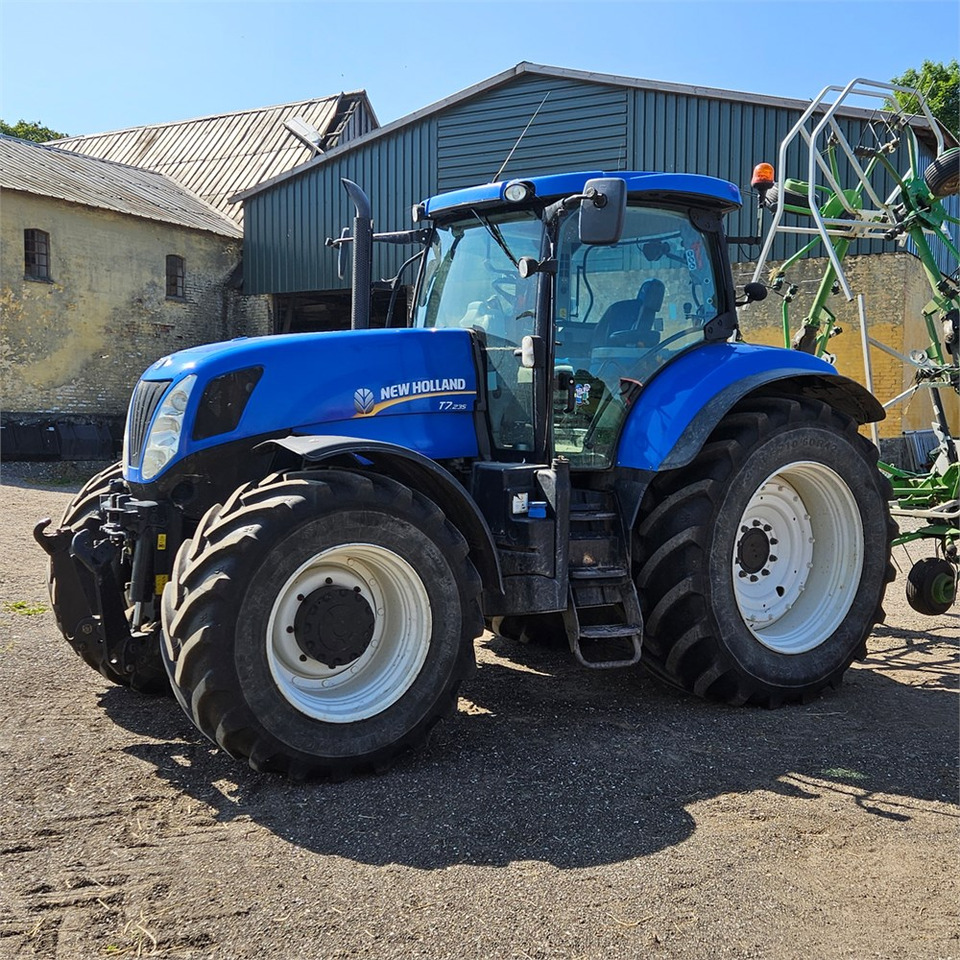 New Holland T7.235 Power Command - Traktorius: foto 5 New Holland T7.235 Power Command - Traktorius: foto 5