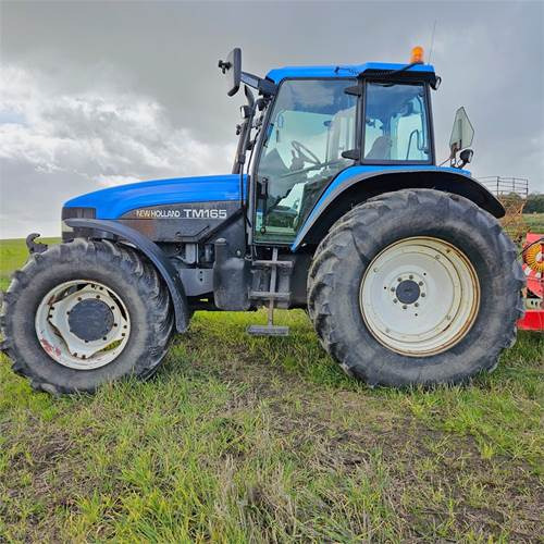 New Holland TM165 - Traktorius: foto 1 New Holland TM165 - Traktorius: foto 1