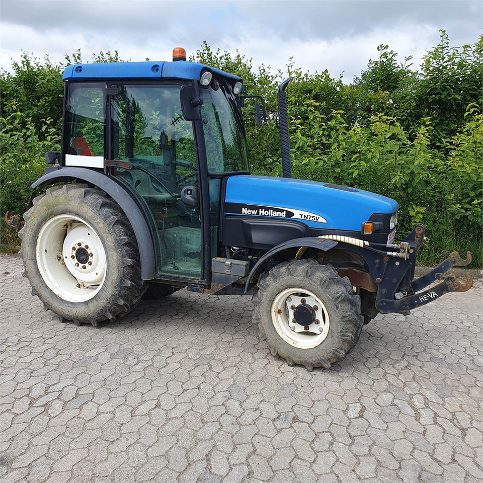 New Holland TN75 V - Traktorius: foto 2 New Holland TN75 V - Traktorius: foto 2