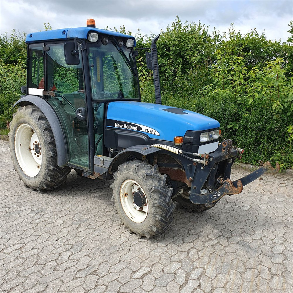 New Holland TN75 V - Traktorius: foto 1 New Holland TN75 V - Traktorius: foto 1