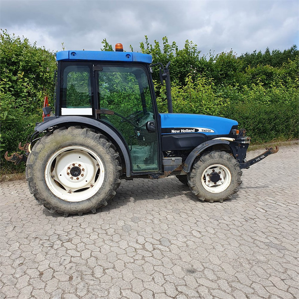 New Holland TN75 V - Traktorius: foto 3 New Holland TN75 V - Traktorius: foto 3