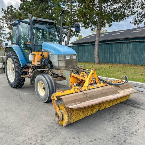 New Holland TS90 - Traktorius: foto 1 New Holland TS90 - Traktorius: foto 1