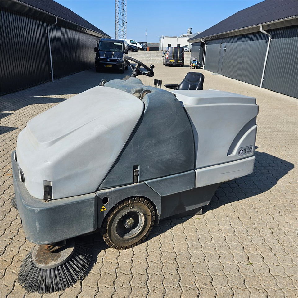 Nilfisk SR1601 B Maxi - Grindų šlavimo mašina: foto 1 Nilfisk SR1601 B Maxi - Grindų šlavimo mašina: foto 1
