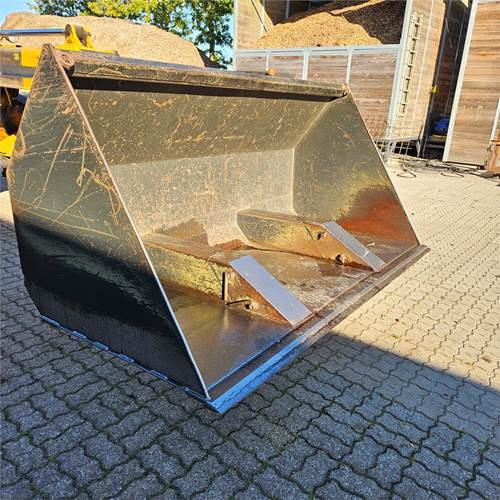 Alö 230 - Padargas - Teleskopinis krautuvas: foto 3 Alö 230 - Padargas - Teleskopinis krautuvas: foto 3