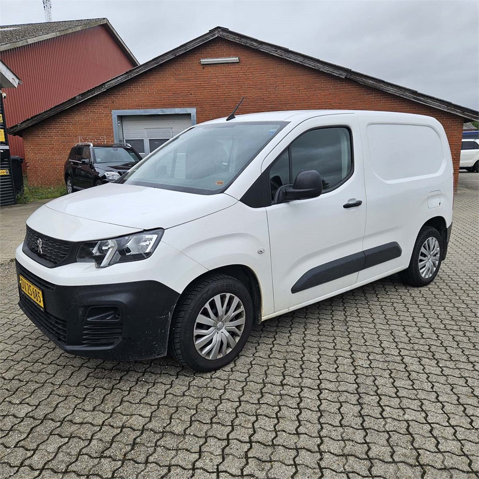 Peugeot Partner 1,5 Blue HDI 100 L1 - Mažas furgonas: foto 1 Peugeot Partner 1,5 Blue HDI 100 L1 - Mažas furgonas: foto 1