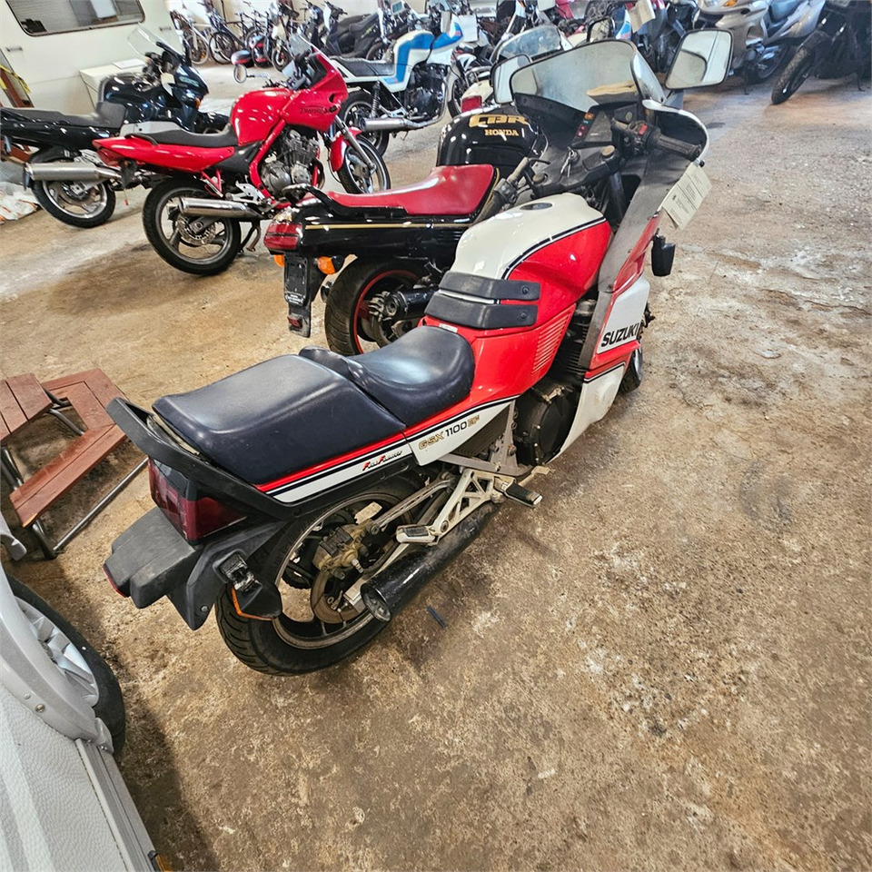 Suzuki GSX1100EF - Motociklas: foto 3 Suzuki GSX1100EF - Motociklas: foto 3