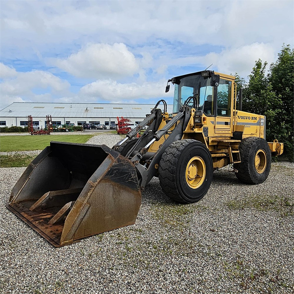 Volvo L90 B - Ratinis krautuvas: foto 1 Volvo L90 B - Ratinis krautuvas: foto 1