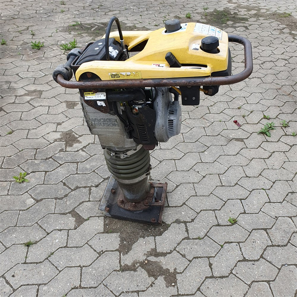 Wacker Neuson BS60-2i - Plūktuvas: foto 3 Wacker Neuson BS60-2i - Plūktuvas: foto 3