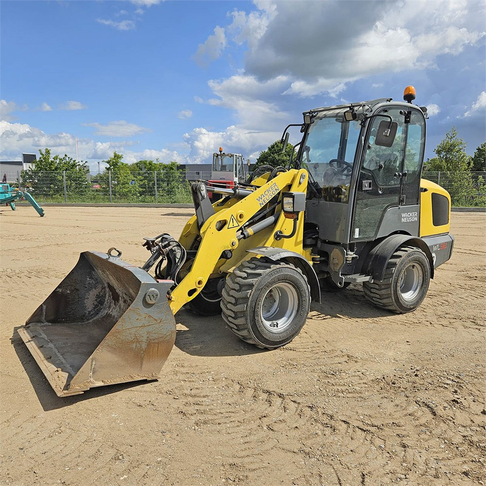 Wacker Neuson WL 32/RL30 - Ratinis krautuvas: foto 1 Wacker Neuson WL 32/RL30 - Ratinis krautuvas: foto 1