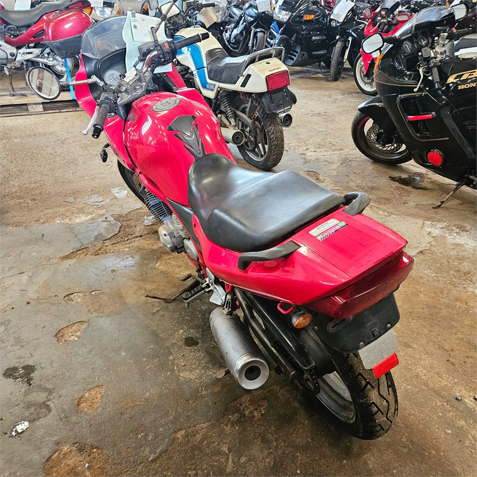 Yamaha XJ600 Diversion - Motociklas: foto 3 Yamaha XJ600 Diversion - Motociklas: foto 3