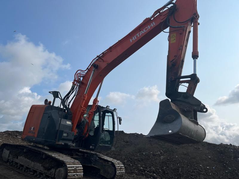 Hitachi ZX 225USLC-5B - Vikšrinis ekskavatorius: foto 2 Hitachi ZX 225USLC-5B - Vikšrinis ekskavatorius: foto 2