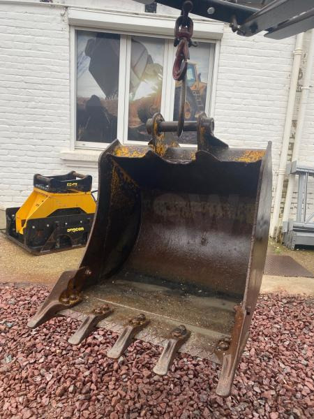 JCB LOT 3 GODETS CURAGE ET TERRASSEMENT 1M50/80CM/60CM - Ekskavatoriaus kaušas - Statybinė technika: foto 2 JCB LOT 3 GODETS CURAGE ET TERRASSEMENT 1M50/80CM/60CM - Ekskavatoriaus kaušas - Statybinė technika: foto 2