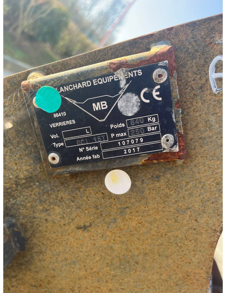 BLANCHARD EQUIPEMENTS GODET/1800 - Ekskavatoriaus kaušas - Statybinė technika: foto 3 BLANCHARD EQUIPEMENTS GODET/1800 - Ekskavatoriaus kaušas - Statybinė technika: foto 3