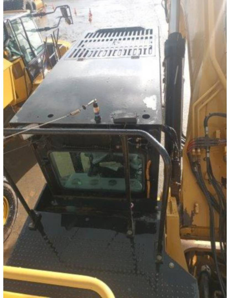 Vikšrinis ekskavatorius CAT 374F: foto 16