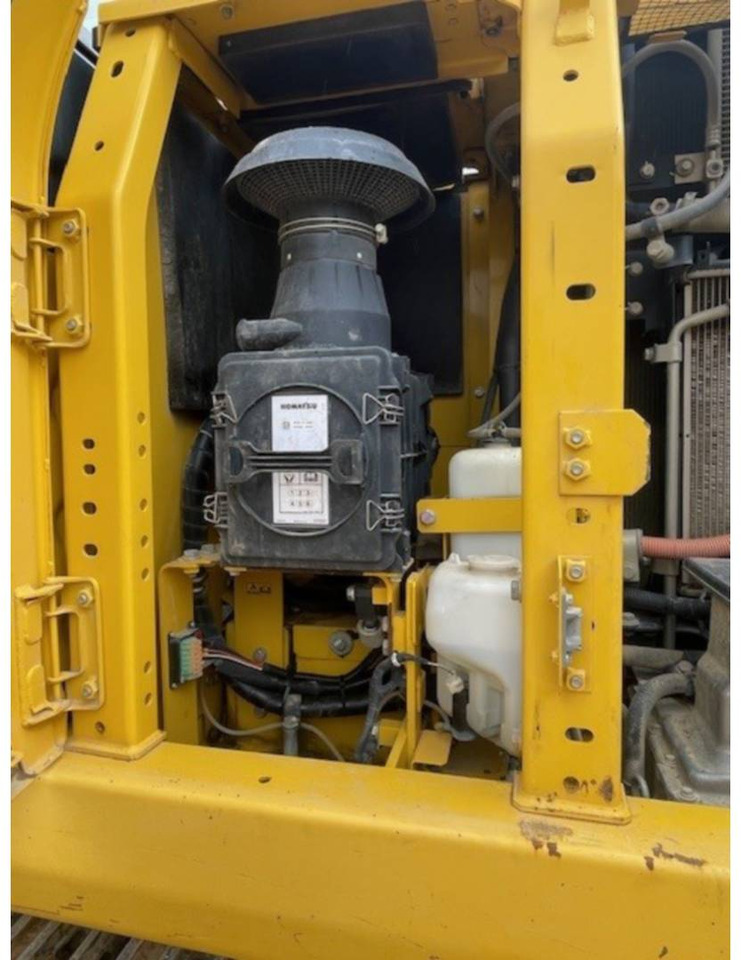 Vikšrinis ekskavatorius KOMATSU HB215: foto 11